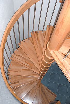 Treppe: BAVEG Spindeltreppe Buche naturbunt