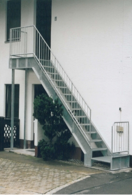 Treppe: BAVEG Außen-Wangentreppe
