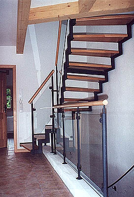 Treppe: BAVEG  Stahl-Zweiholmtreppe