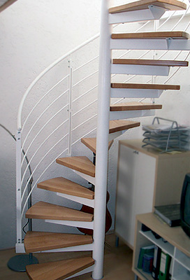Treppe: BAVEG Stahlrohr-Spindeltreppe