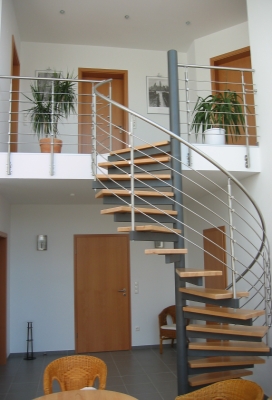 Treppe: BAVEG Stahlrohr-Spindeltreppe